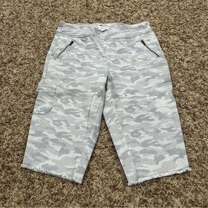 Westbound The Park Avenue Fit Size 6 Light Grey Camo Capri